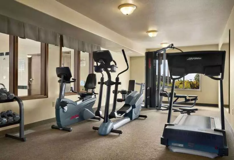 فندق Super 8 By Wyndham Fort St. John Bc