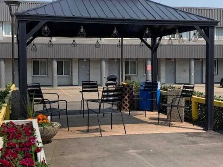 ホテル Travelodge by Wyndham Grande Prairie