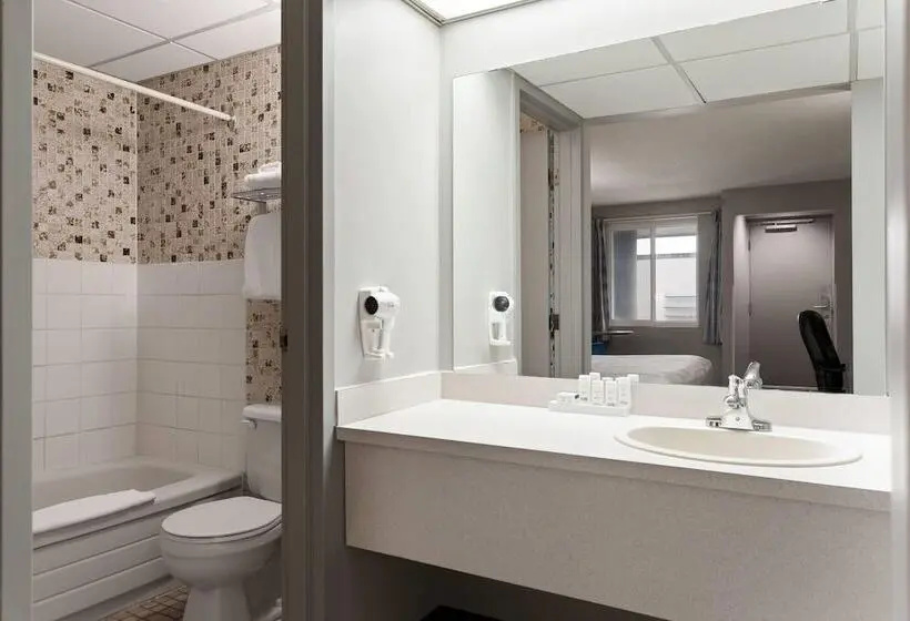 ホテル Travelodge by Wyndham Grande Prairie