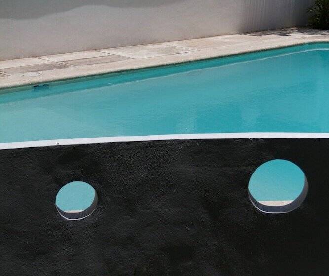 בית מלון כפרי Tropical