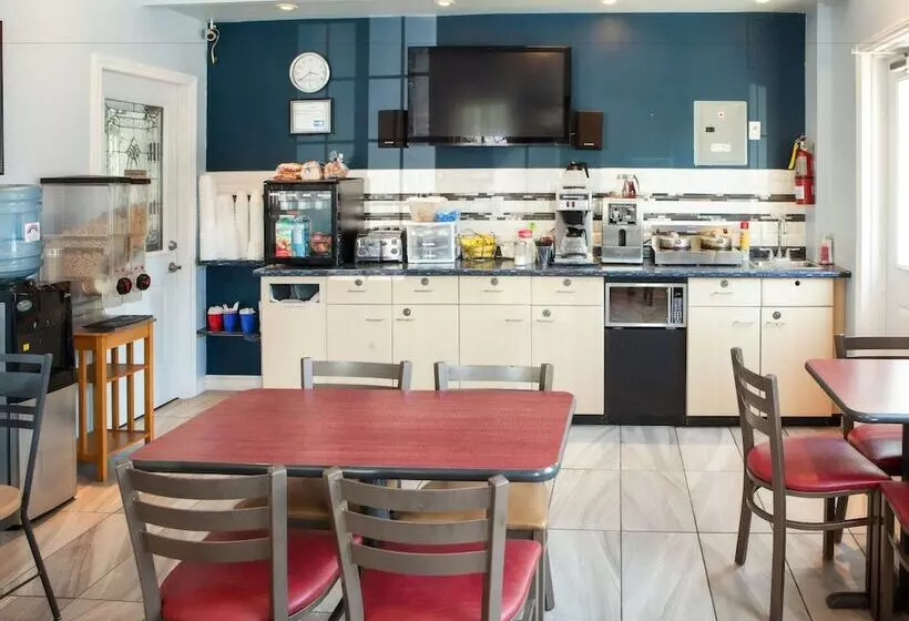 فندق Villager Lodge Niagara Falls