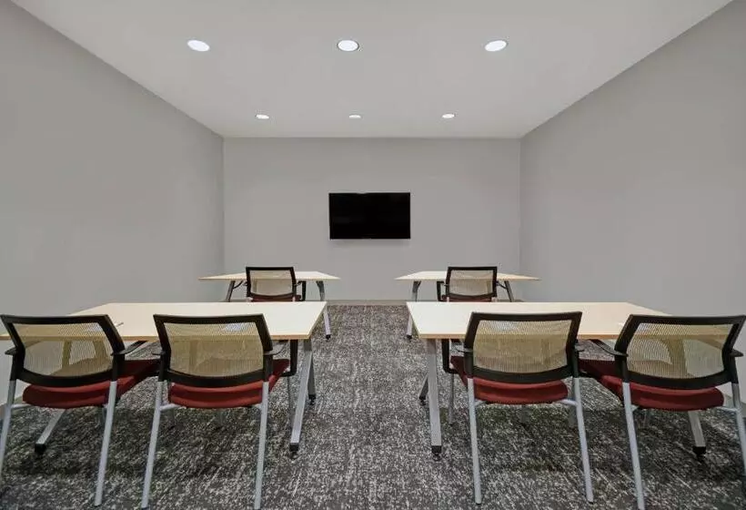 Hotelli Towneplace Suites By Marriott Fall River Westport