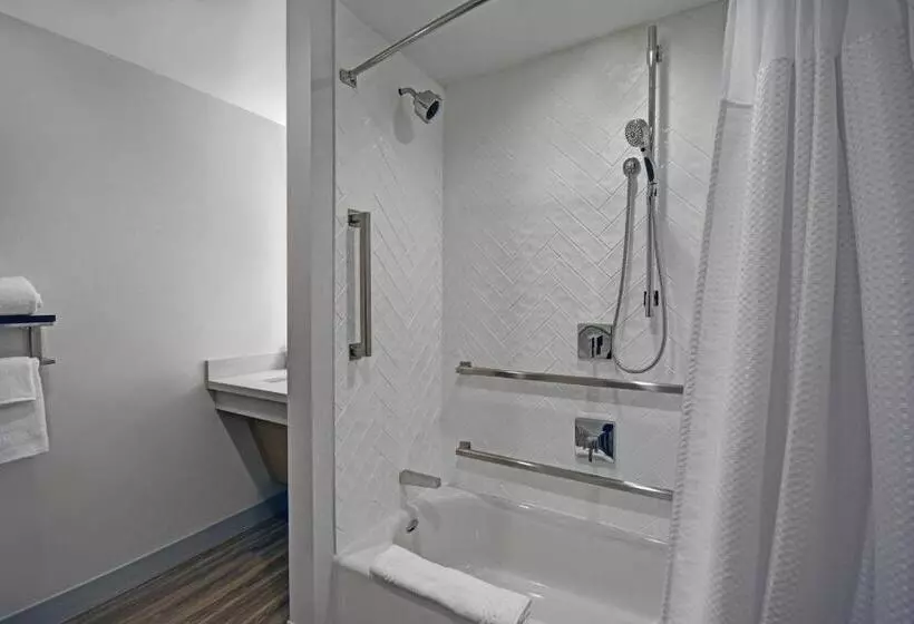 Hotelli Towneplace Suites By Marriott Fall River Westport