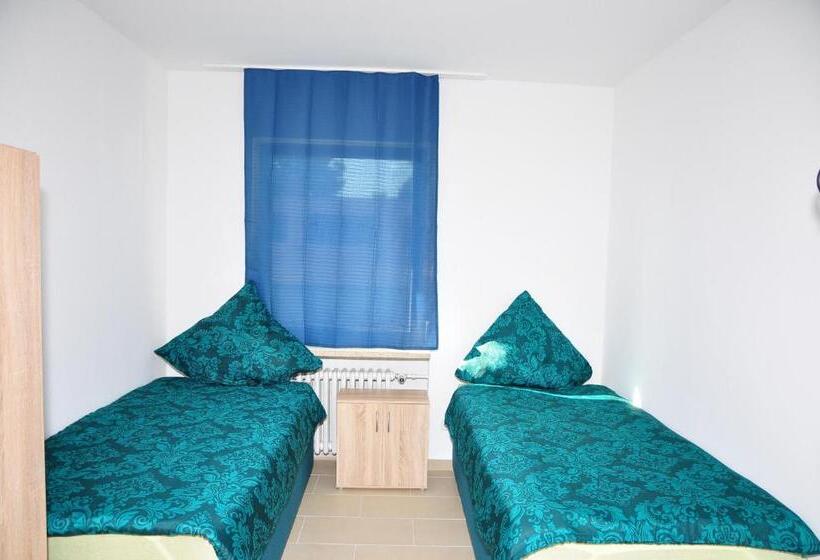 ユースホステル Weisenau Plaza