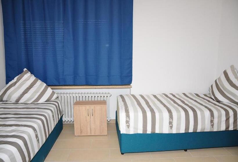 ユースホステル Weisenau Plaza