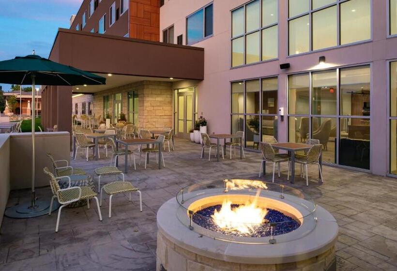 בית מלון כפרי Element Kansas City Overland Park