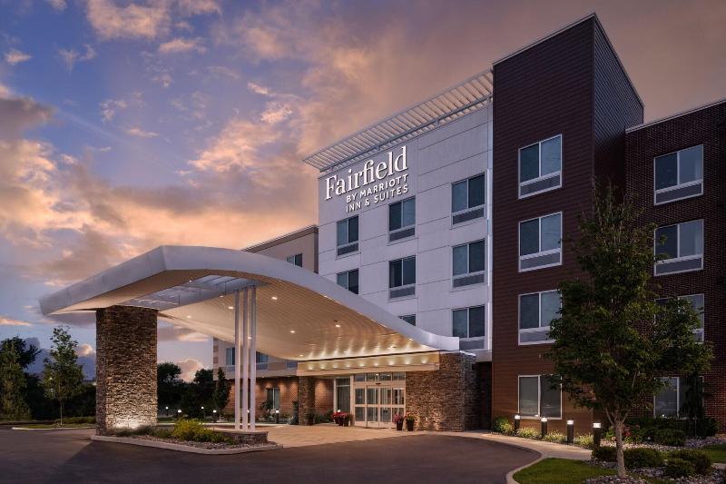 בית מלון כפרי Fairfield Inn & Suites By Marriott Cleveland Tiedeman Road