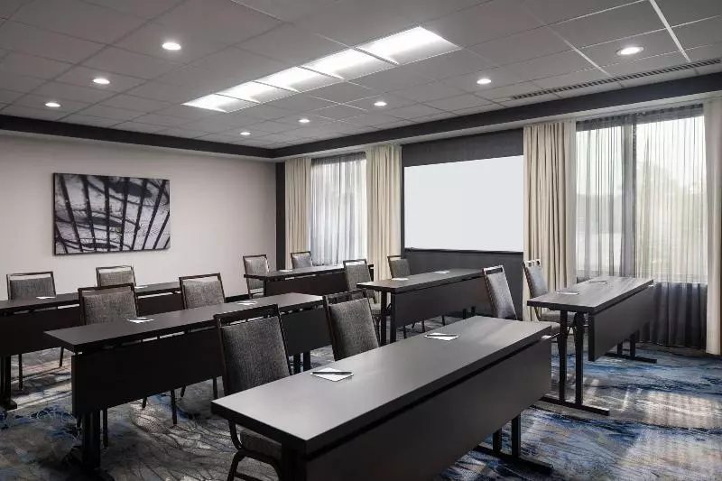 Hotelli Fairfield Inn & Suites By Marriott Cleveland Tiedeman Road