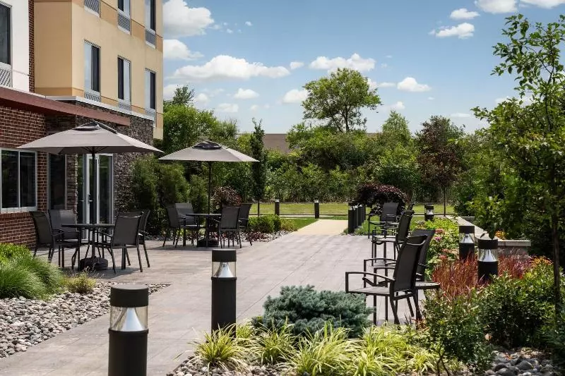 Hotelli Fairfield Inn & Suites By Marriott Cleveland Tiedeman Road