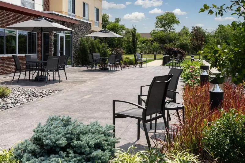 Hotelli Fairfield Inn & Suites By Marriott Cleveland Tiedeman Road