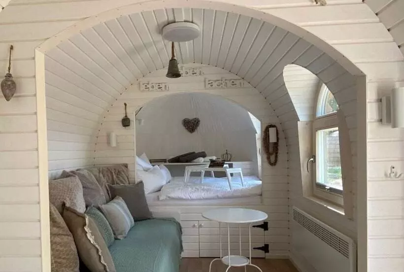 Hotelli Iglu Camp Templin