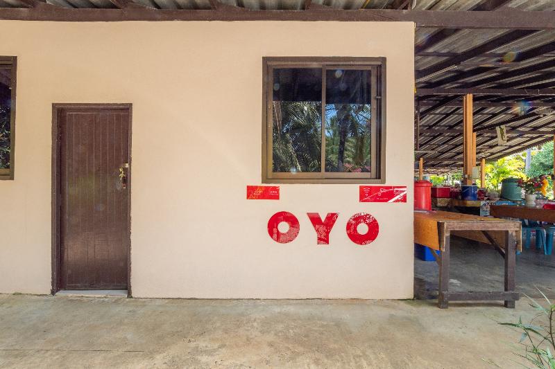 ホテル Oyo 1108 Lung Chaloem Bangalow