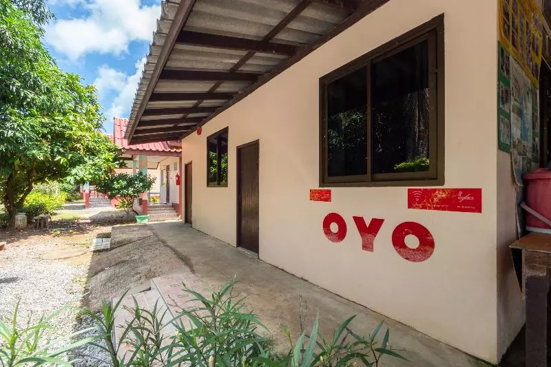 ホテル Oyo 1108 Lung Chaloem Bangalow