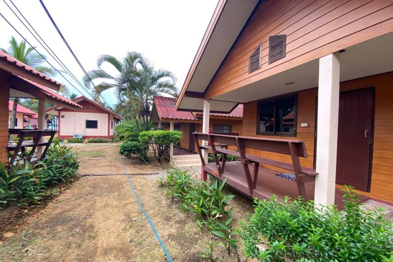 ホテル Oyo 1108 Lung Chaloem Bangalow