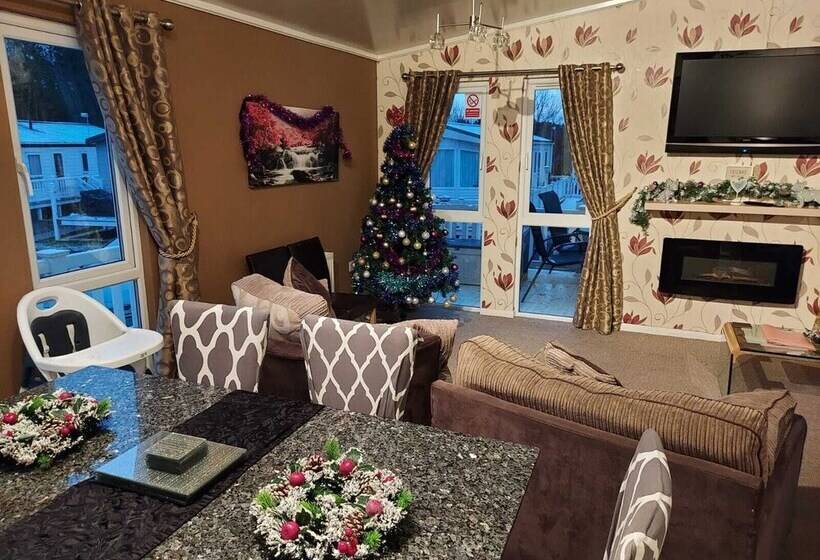 Jonstone Pines Lodge At Cayton Bay Holiday Park