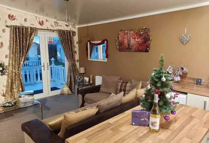 Jonstone Pines Lodge At Cayton Bay Holiday Park