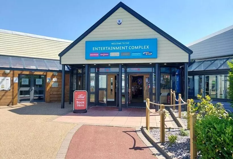 Jonstone Pines Lodge At Cayton Bay Holiday Park