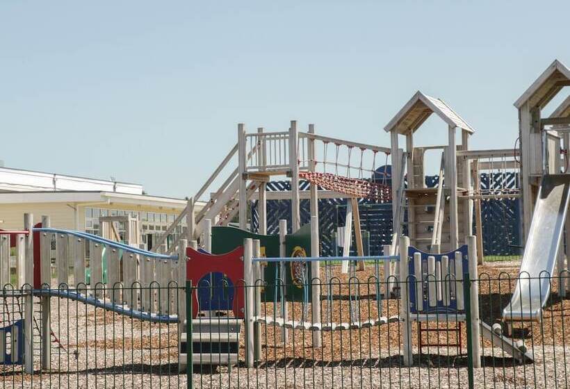 Jonstone Pines Lodge At Cayton Bay Holiday Park