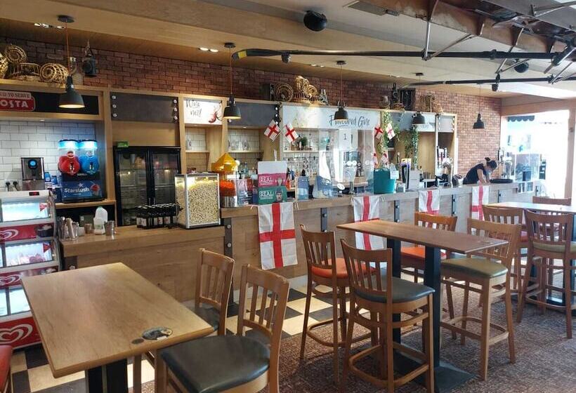 Jonstone Pines Lodge At Cayton Bay Holiday Park