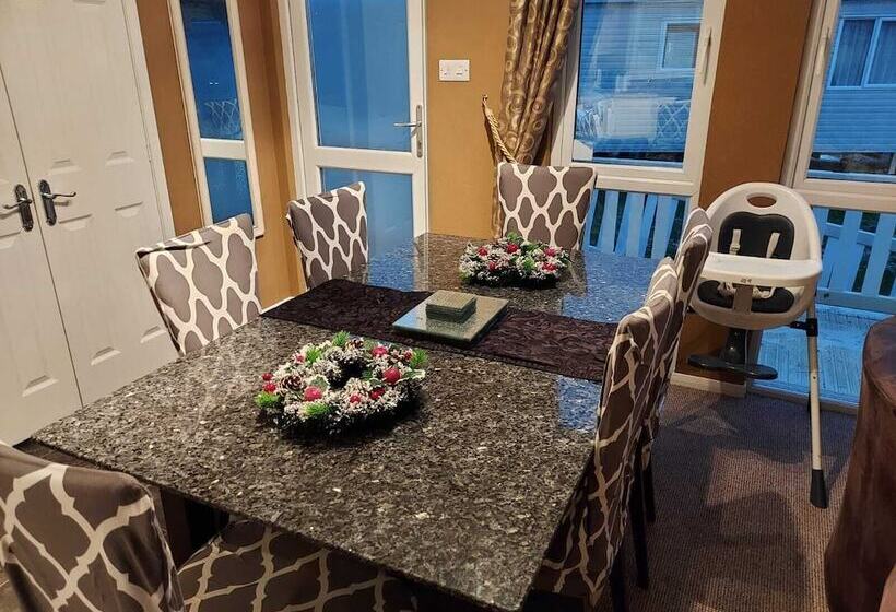 Jonstone Pines Lodge At Cayton Bay Holiday Park