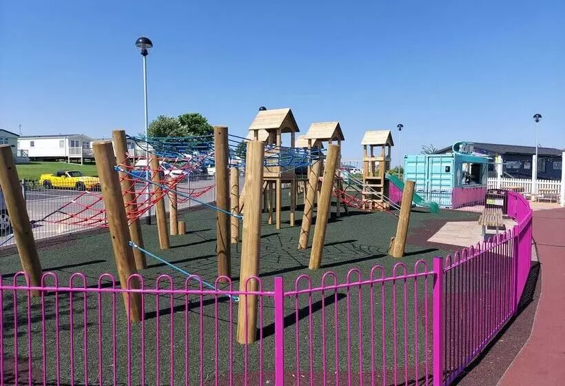 Jonstone Pines Lodge At Cayton Bay Holiday Park