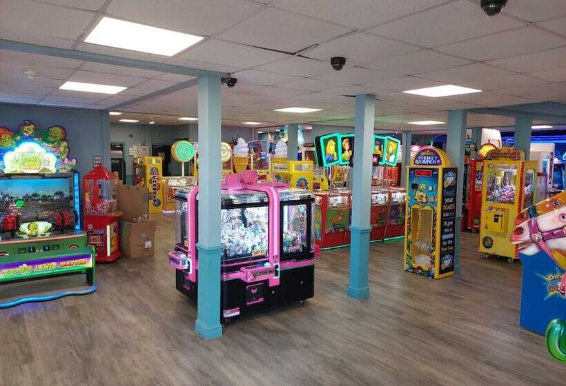 Jonstone Pines Lodge At Cayton Bay Holiday Park