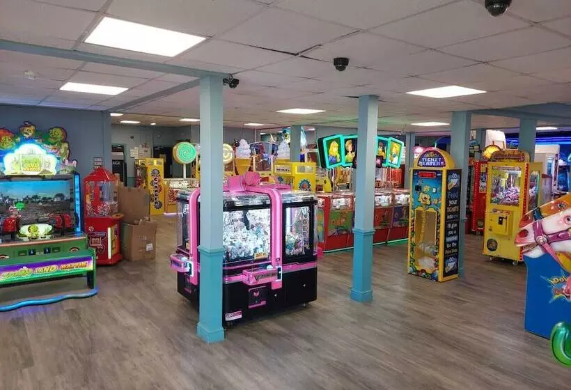 Jonstone Pines Lodge At Cayton Bay Holiday Park