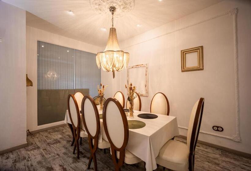 Пансион Portrait Boutique Guesthouse