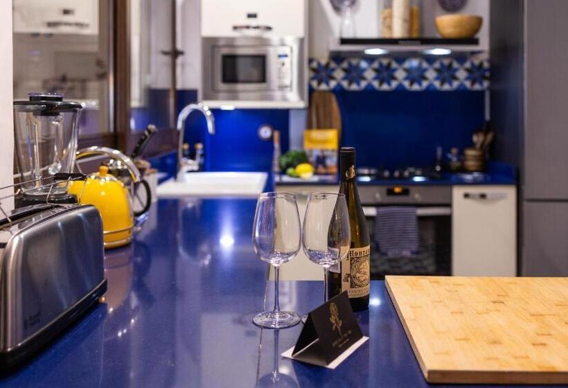 Пансион Portrait Boutique Guesthouse