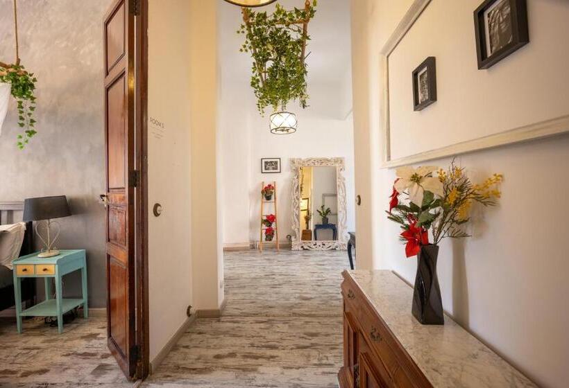 Пансион Portrait Boutique Guesthouse