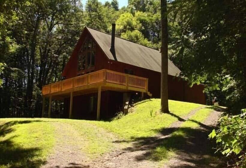 Sqyrls Nest 3br Retreat With A Hot Tub