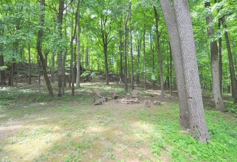 Sqyrls Nest 3br Retreat With A Hot Tub