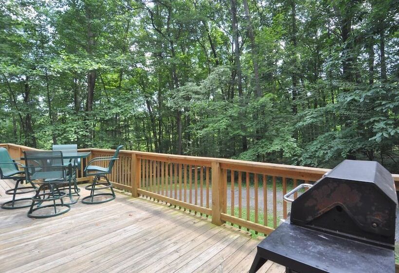 Sqyrls Nest 3br Retreat With A Hot Tub