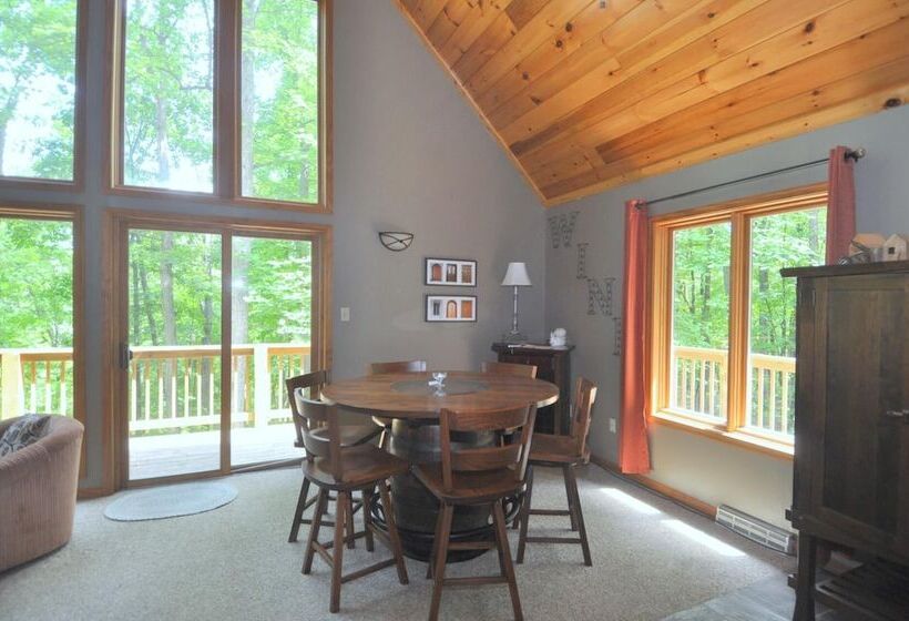 Sqyrls Nest 3br Retreat With A Hot Tub