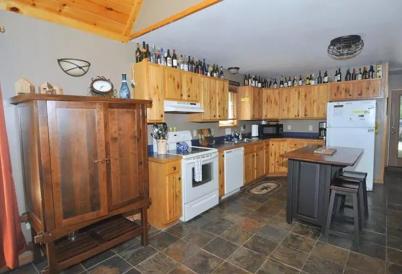 Sqyrls Nest   3br Retreat With A Hot Tub