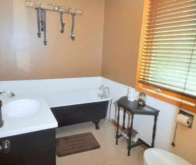 Sqyrls Nest   3br Retreat With A Hot Tub