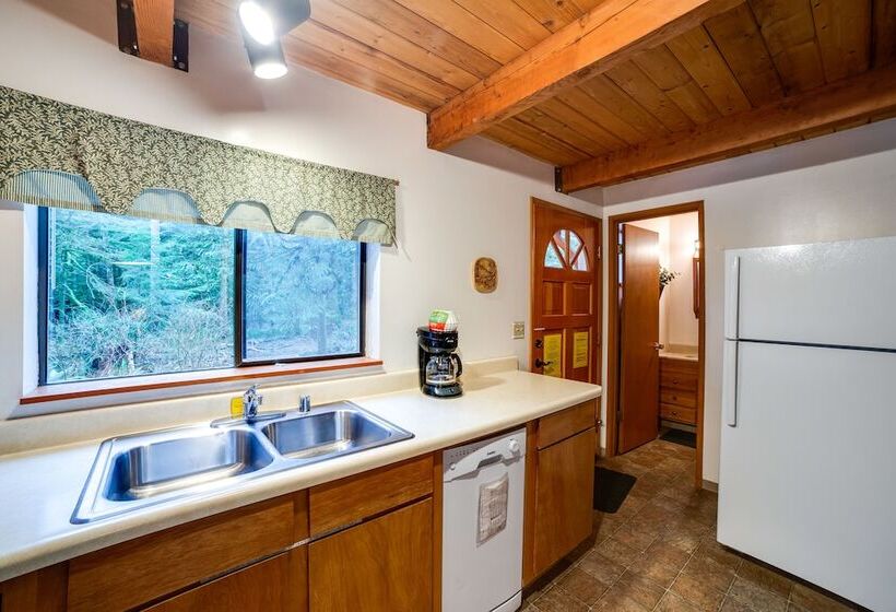 67mf  Hot Tub   Pets Ok   Bbq   Sleeps 5