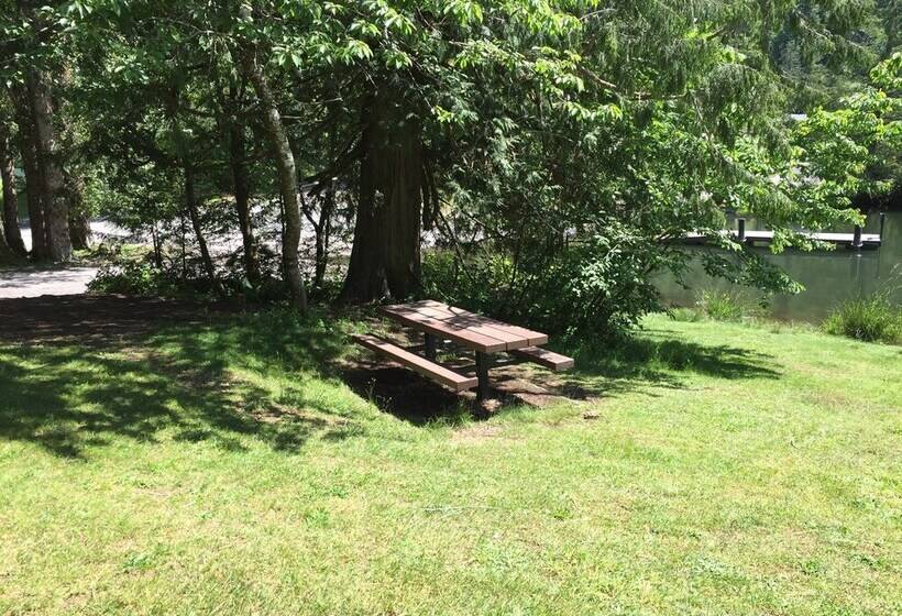 67mf  Hot Tub   Pets Ok   Bbq   Sleeps 5