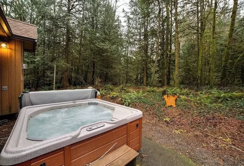 67mf  Hot Tub   Pets Ok   Bbq   Sleeps 5