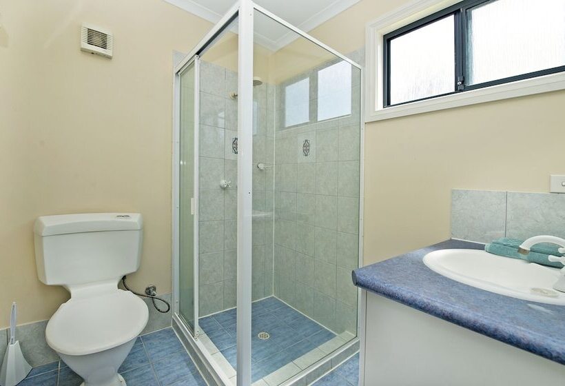 فندق Acclaim Rose Gardens Beachside Holiday Park