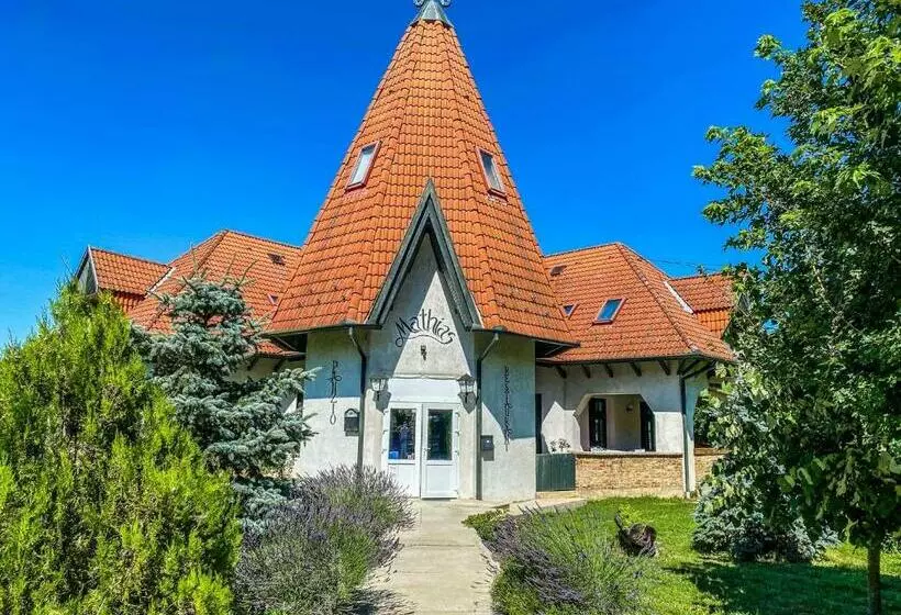 Aamiaismajoitus (B&B) Mathias Ház
