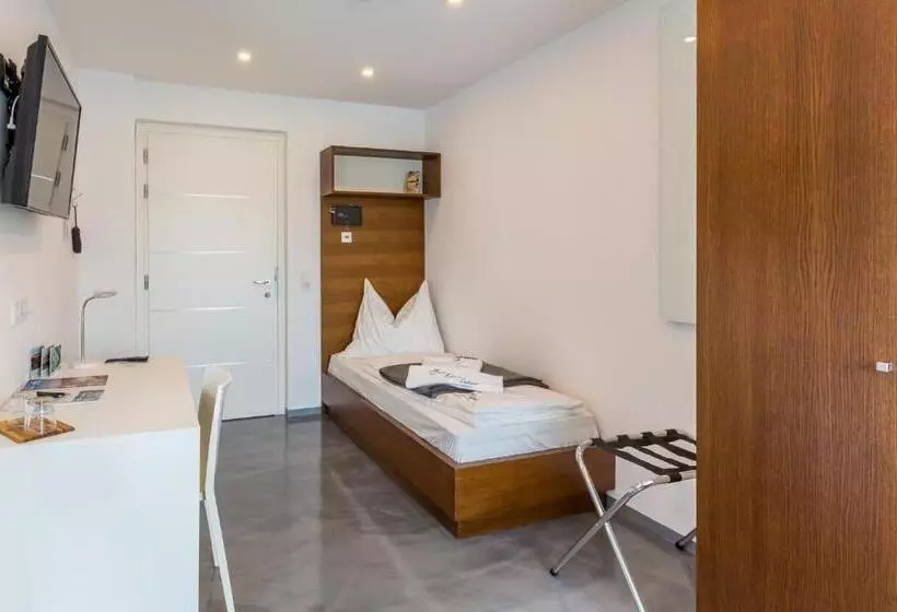 Zum Kleinen Italiener   Ristorante Pizzeria Pension