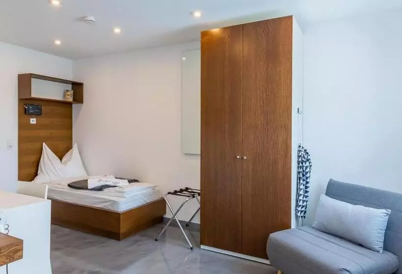 Zum Kleinen Italiener   Ristorante Pizzeria Pension