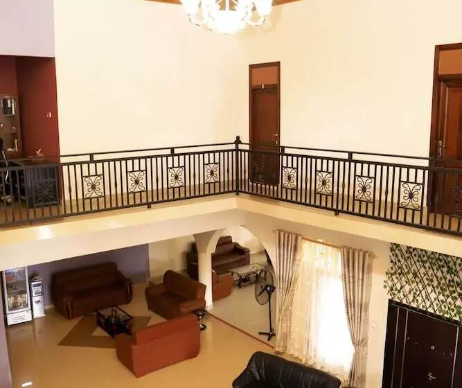 ホテル Osaah Bema Lodge