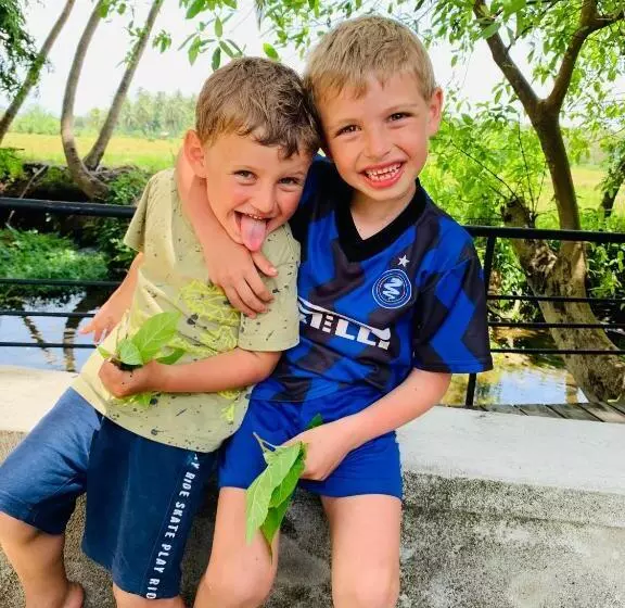 Hotelli Sethway Village