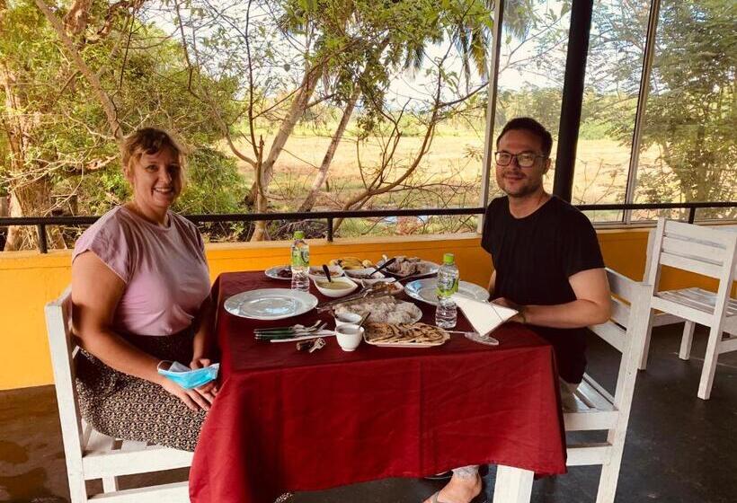 Отель Sethway Village