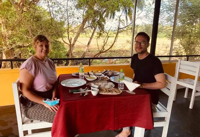 Hotelli Sethway Village