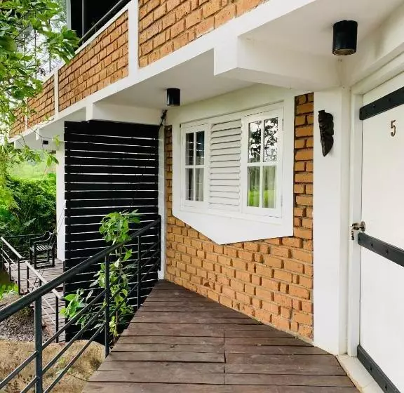 Hotelli Sethway Village