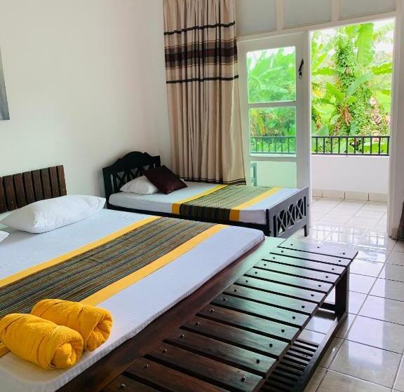 Отель Sethway Village