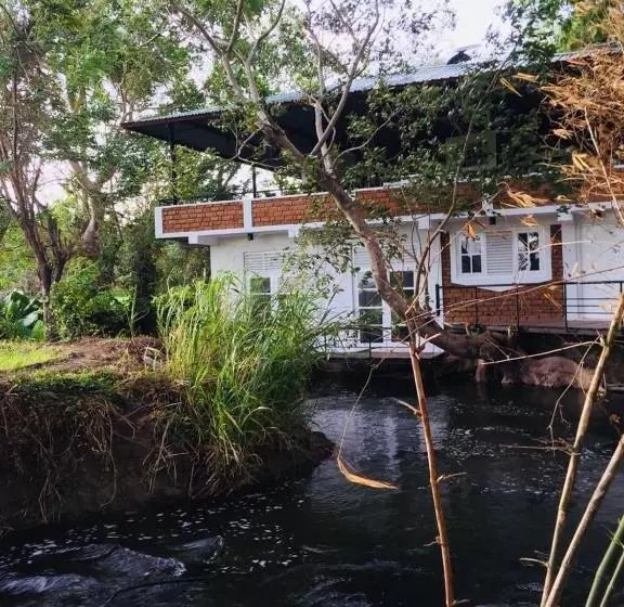 Hotelli Sethway Village